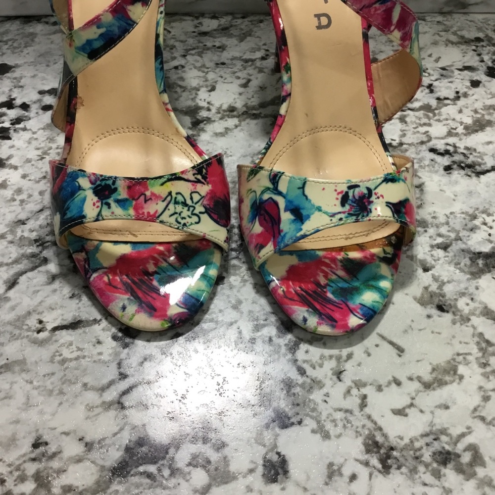 Unisa Women's Floral Patent Open Toe Pumps Heels - Picture 8 of 13